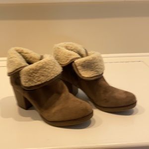 Round toe ankle bootie